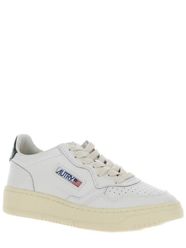 'Medalist' White Low Top Sneakers With Contrasting Heel Tab In Leather Woman